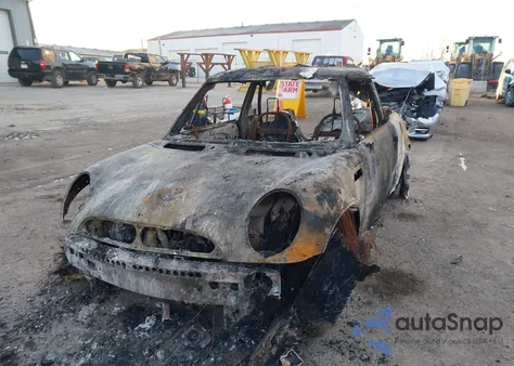 2005 Mini Cooper z USA, uszkodzony, nr VIN WMWRC33415TJ67078